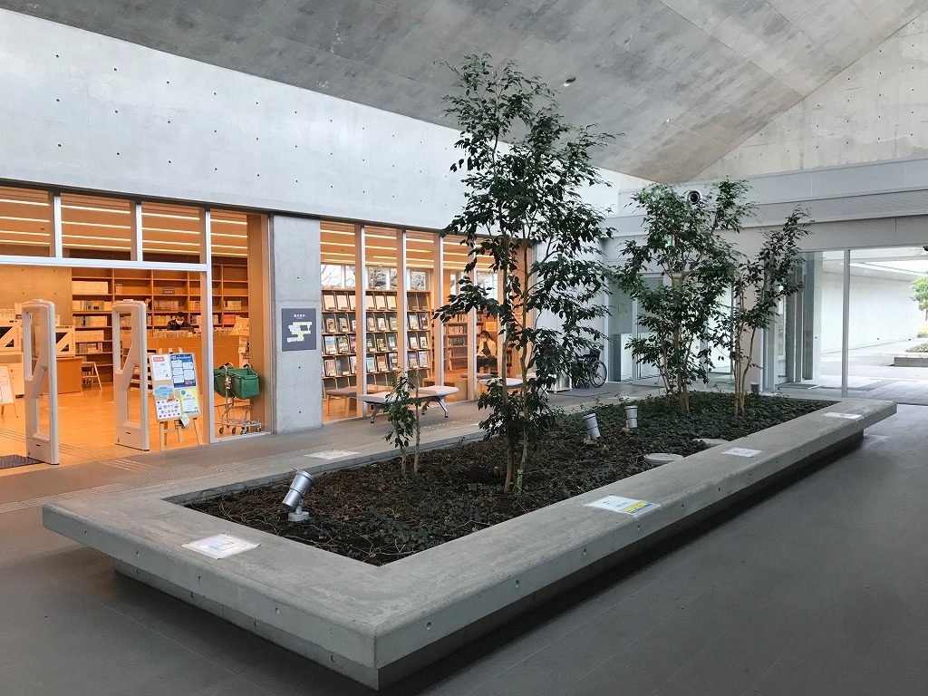 十和田市立図書館