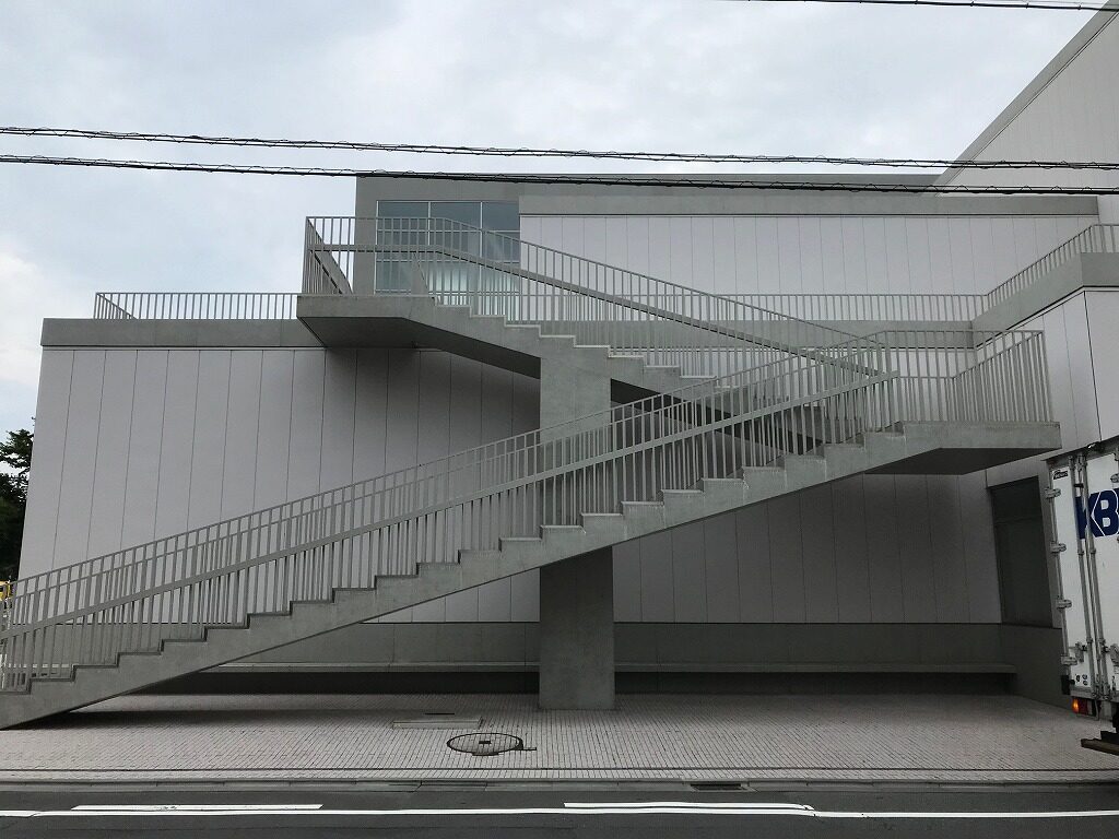 八戸市立美術館