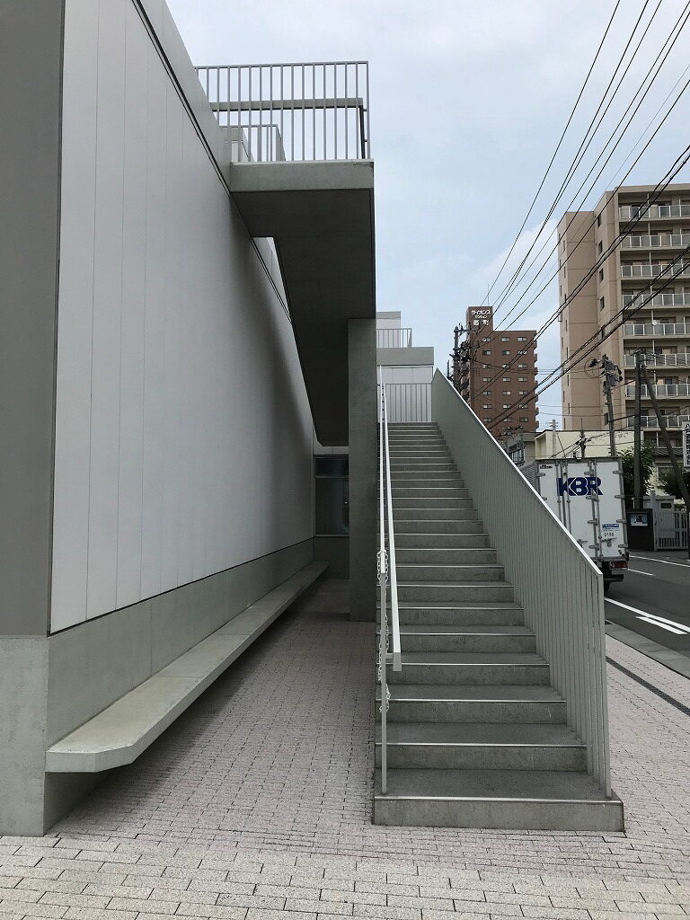 八戸市立美術館