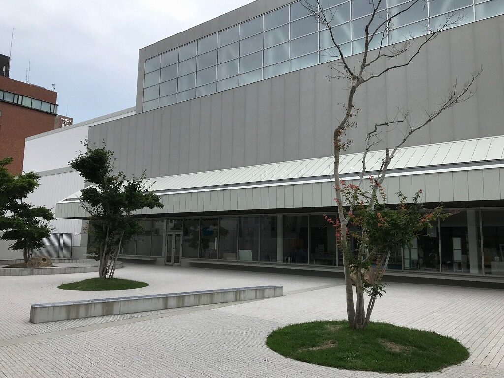 八戸市立美術館