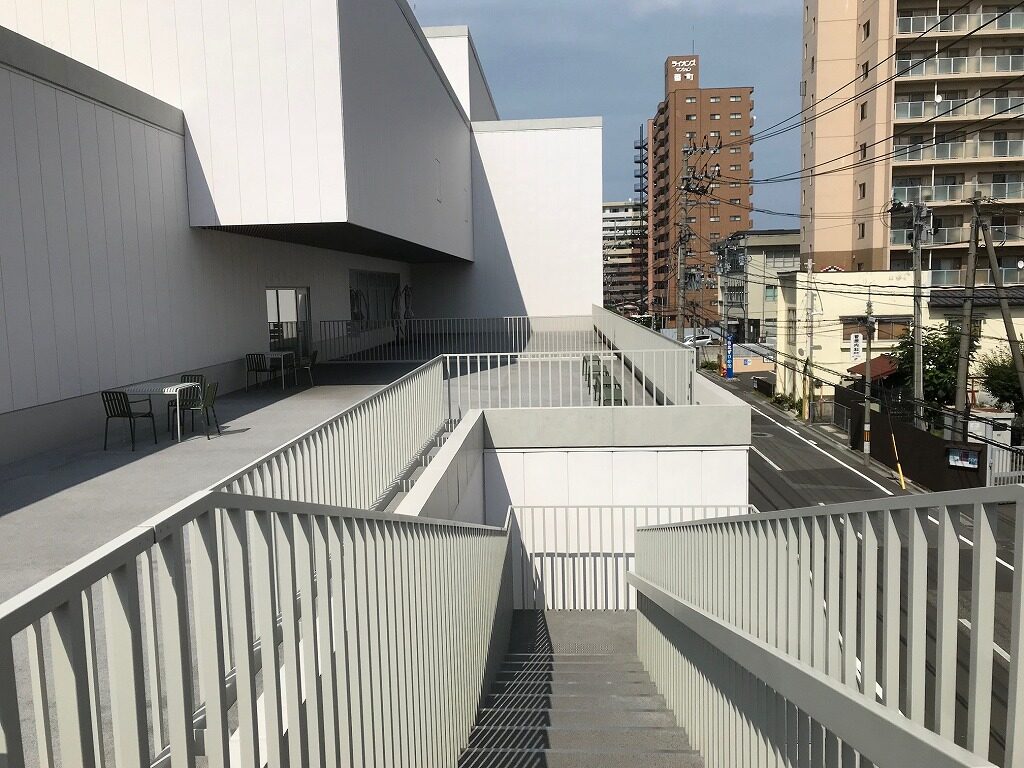 八戸市立美術館