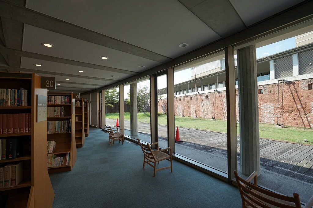 洲本市立図書館