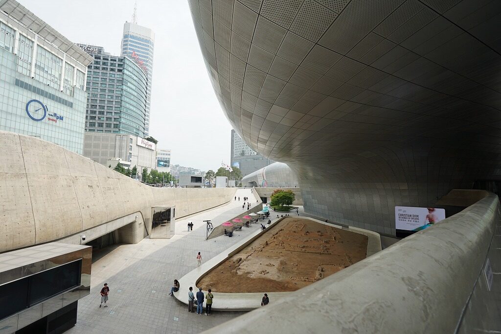 東大門ﾃﾞｻﾞｲﾝﾌﾟﾗｻﾞ