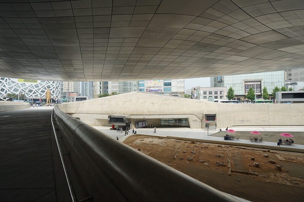 東大門ﾃﾞｻﾞｲﾝﾌﾟﾗｻﾞ