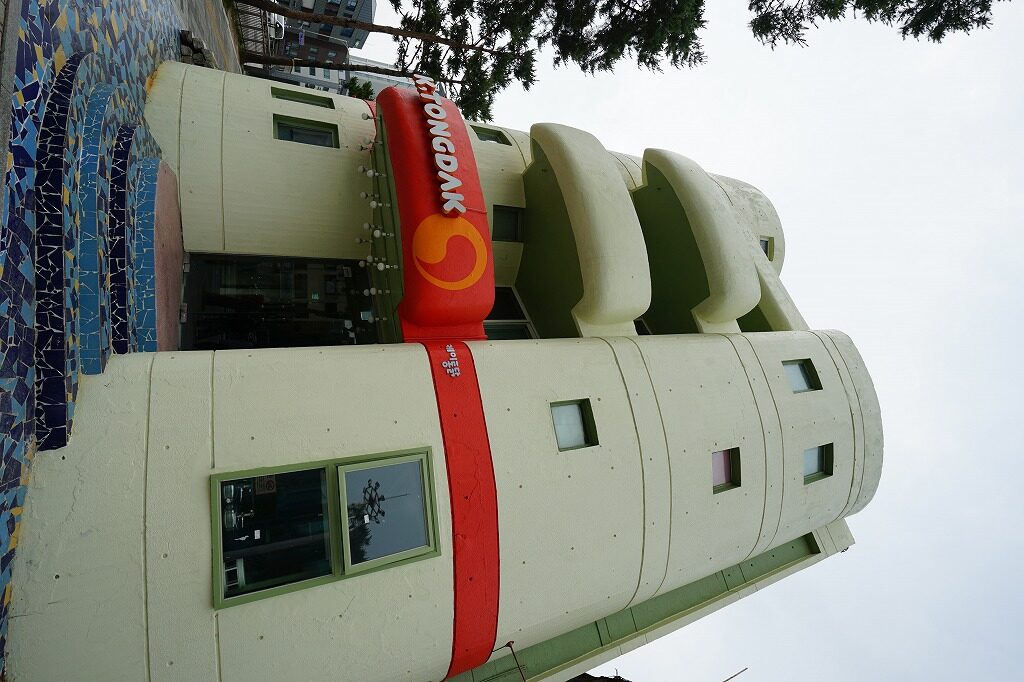 旧ソ連婦人科医院ビル