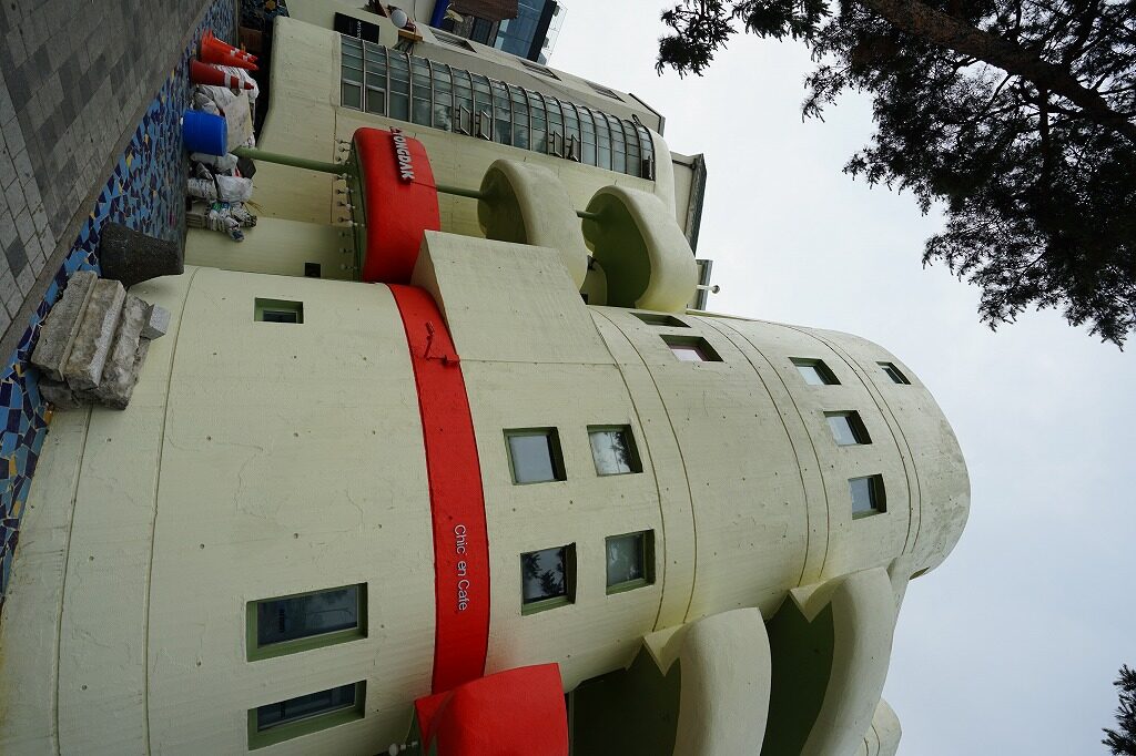 旧ソ連婦人科医院ビル