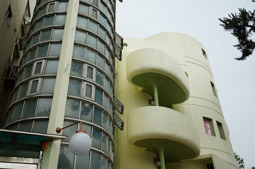 旧ソ連婦人科医院ビル