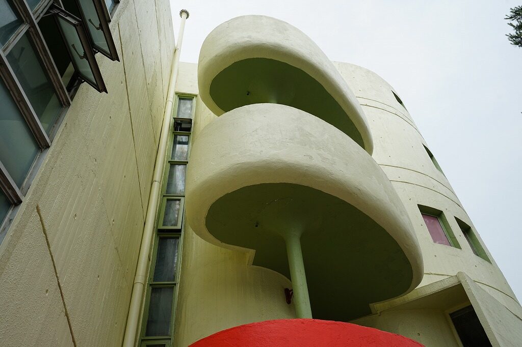 旧ソ連婦人科医院ビル