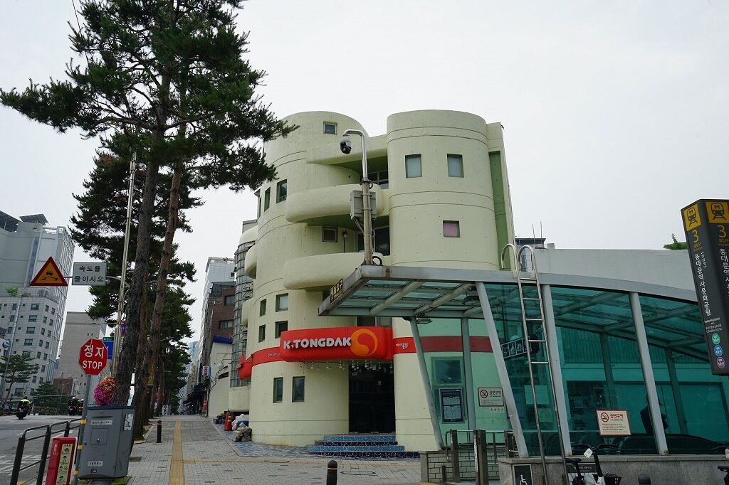 旧ソ連婦人科医院ビル