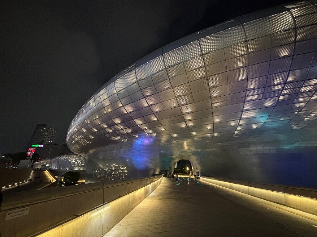 東大門ﾃﾞｻﾞｲﾝﾌﾟﾗｻﾞ