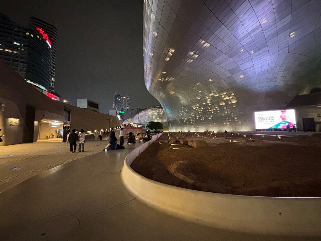 東大門ﾃﾞｻﾞｲﾝﾌﾟﾗｻﾞ