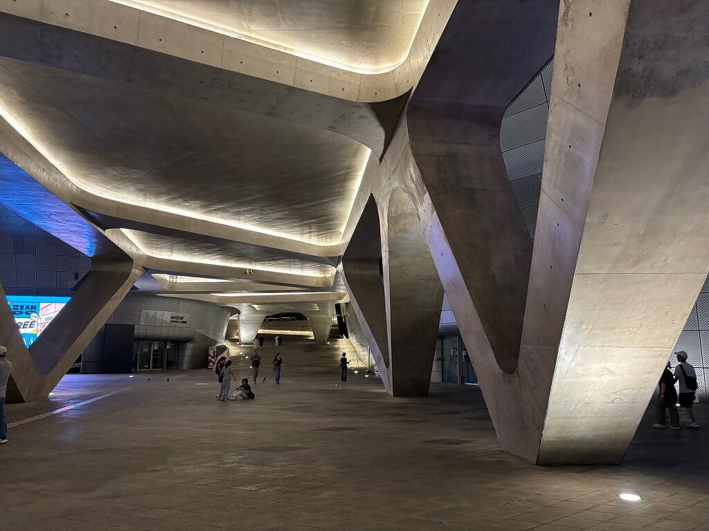 東大門ﾃﾞｻﾞｲﾝﾌﾟﾗｻﾞ