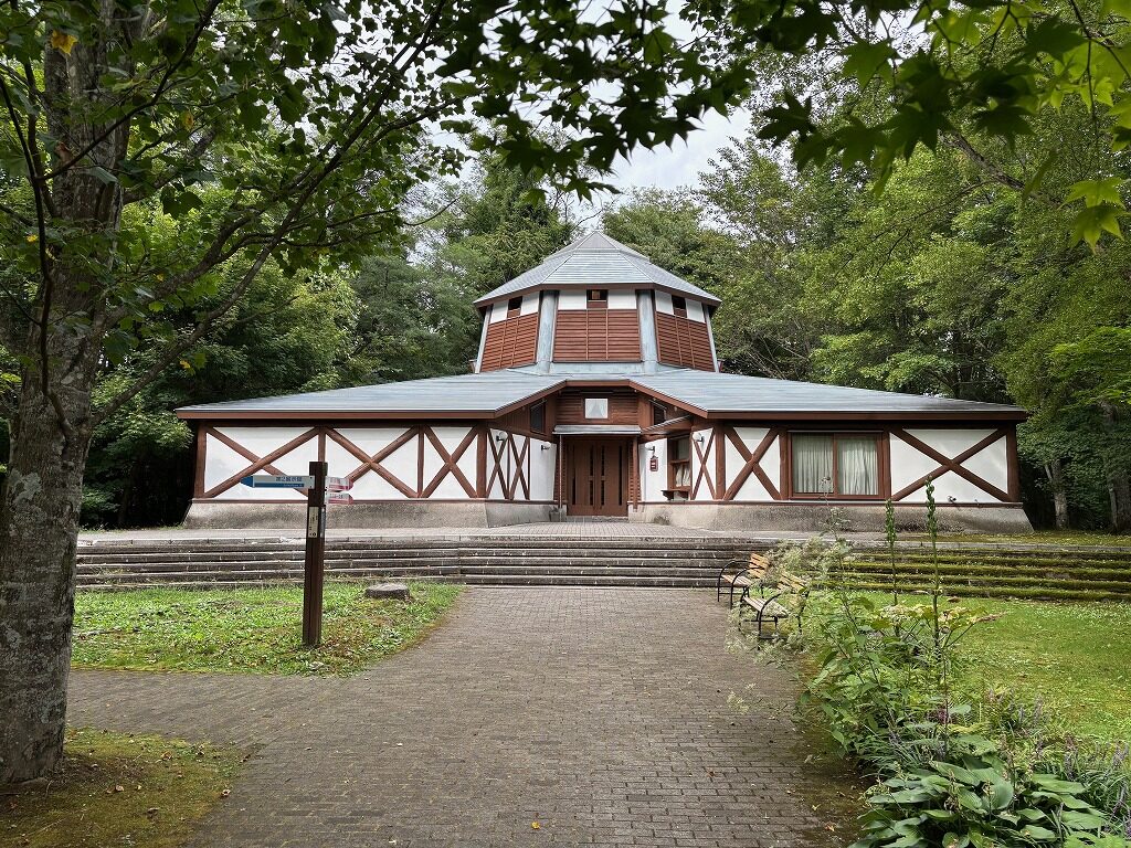 軽井沢絵本の森美術館