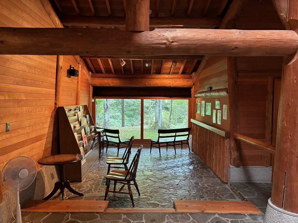 軽井沢絵本の森美術館