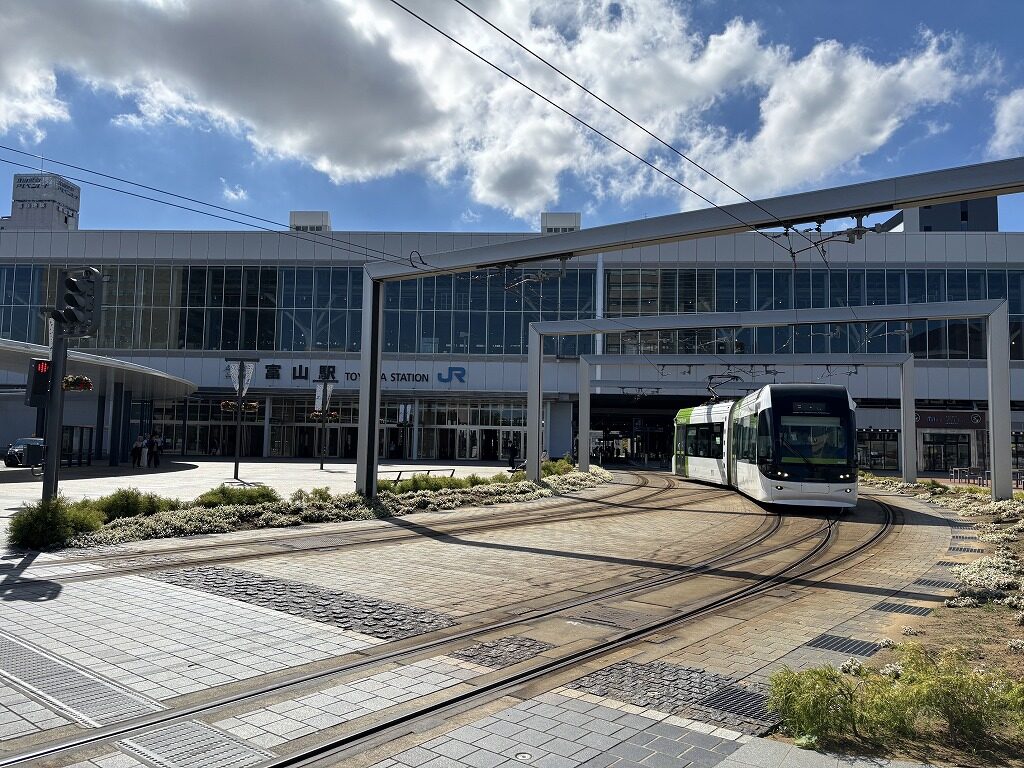 富山駅
